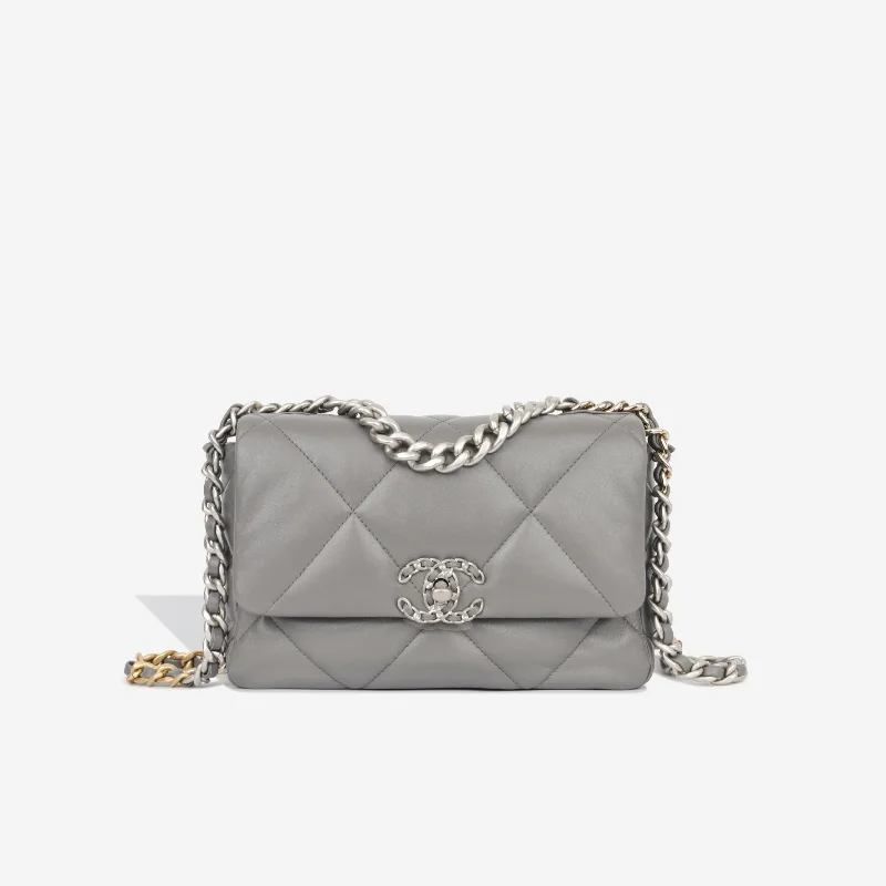 Chanel 19 - Small