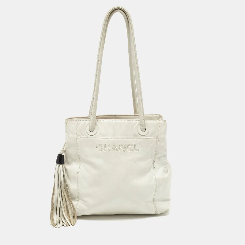 Shoulder bags with waterproof lining for protection -Chanel White Leather Vintage Cc Tassel Bag