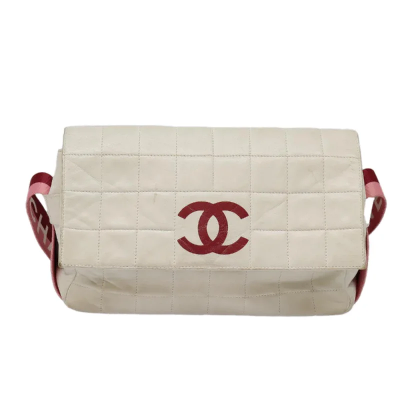 Small shoulder bags perfect for quick errands -Chanel Chocolate Bar  Leather Shoulder Bag (Pre-Owned)