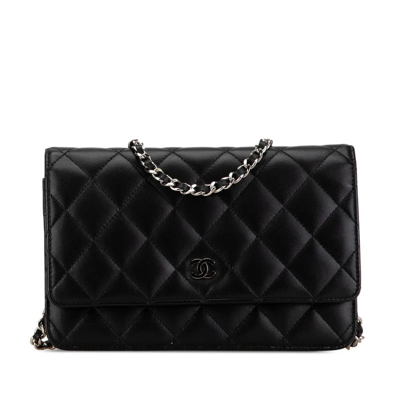 Shoulder bags with detachable pouches for versatility -Chanel Matelasse Lambskin Chain Shoulder Bag