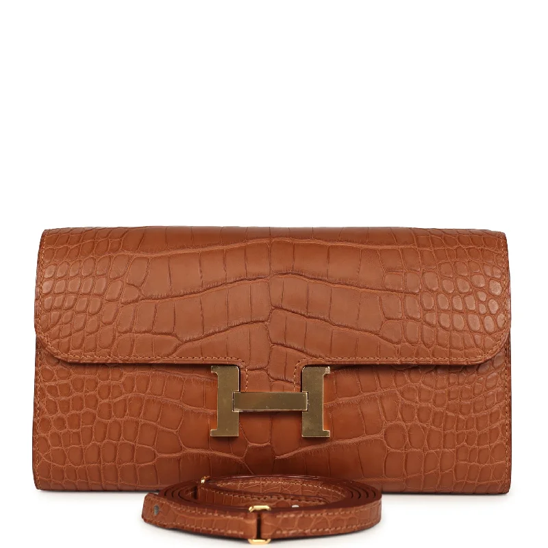 Handle bags with sturdy bases for stability -Hermes Constance Wallet To Go Gold Matte Alligator Gold Hardware