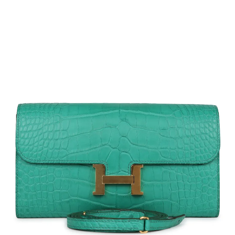 Handle bags with vibrant colors for boldness -Hermes Constance Wallet To Go Vert Jade Matte Alligator Gold Hardware