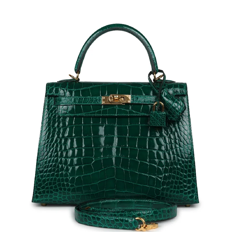 Handle bags with vintage vibes for nostalgia -Pre-owned Hermes Kelly Sellier 25 Emerald Shiny Alligator Gold Hardware